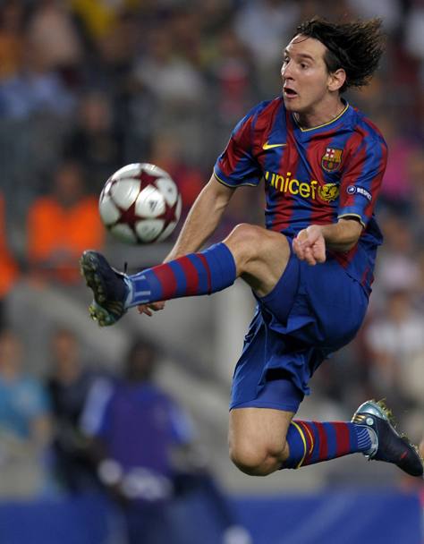 29 settembre 2009. Messi contro la Dynamo Kiev nel match di Champions al Camp Nou. E’ l’anno del Pallone d’Oro. La Pulce  cresciuta (Afp)